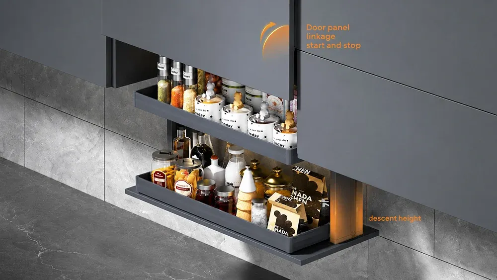 Linked cabinet door synchronized with motorized spice rack